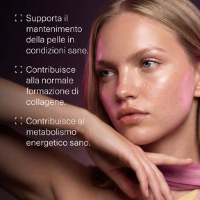 Donna accanto al testo: supporta il mantenimento della pelle sana e contribui...
